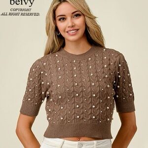 Very soft and chic short sleeve knit top with pearls